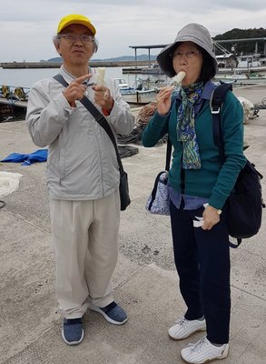 03-04-01_Eating ice pops at Karato Port .jpg