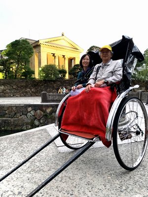03-08-04_We rode the vehicle to go around the Bikan quarter.jpg