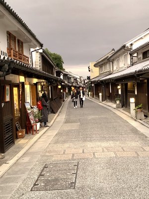 03-08-05_The old streets are really nostalgic.jpg