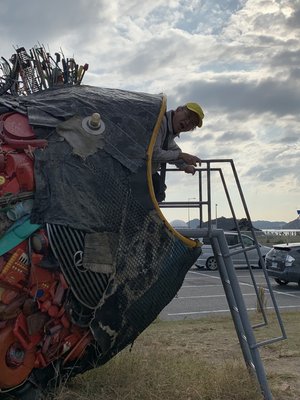 04-01-08_With me in the mouth of the artwork.jpg