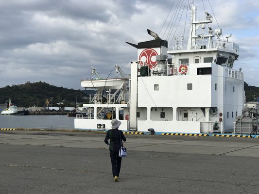 04-03-01_Strolling and appreciating artworks in Uno Port area.jpg