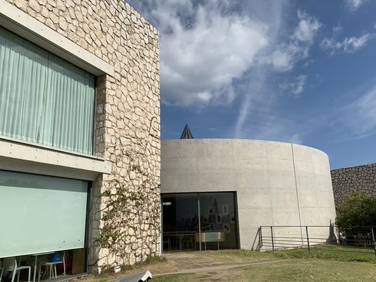 04-07-01_Exterior environment of Benesse House Museum.jpg