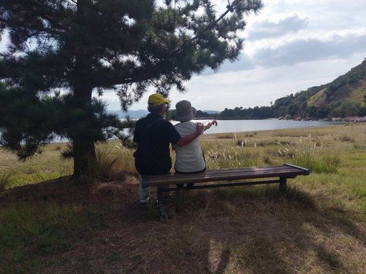 04-10-01_A dear couple at the beach near Benesse House Museum.jpg