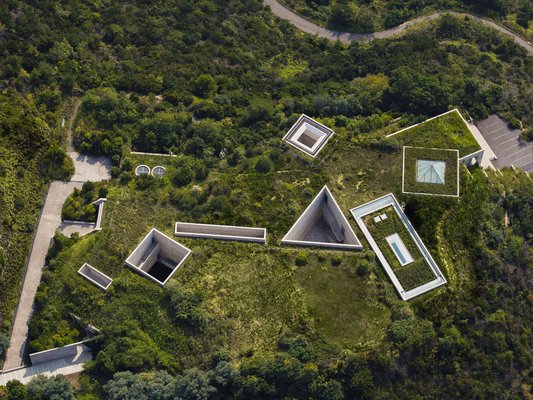 04-11-02_The architecture of this art museum seen from the top (from the website of the musem).jpg
