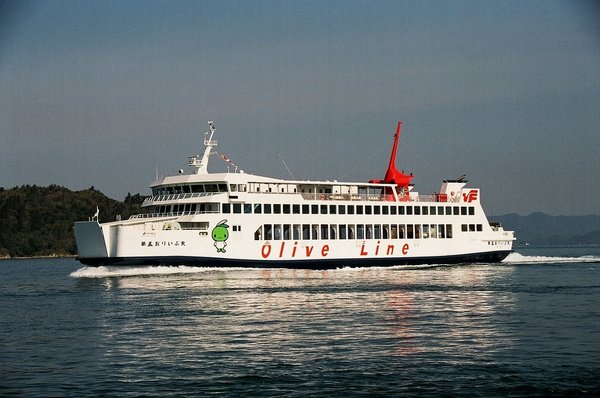 04-13-03c_We moved by ship from the small island of Naoshima to the large land of Shikoku.jpg
