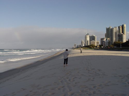 Australia 2006---15_We had a happy short walk at a beach of Gold Coast.jpg