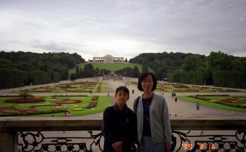Austria 1999---Schonbrunn Palace in Vienna.jpg