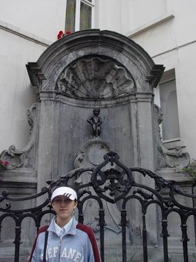 Belgium 2005 - The statue of Manneken-Pis ('Little Pissing Man') in Brussels near Grand Place.jpg