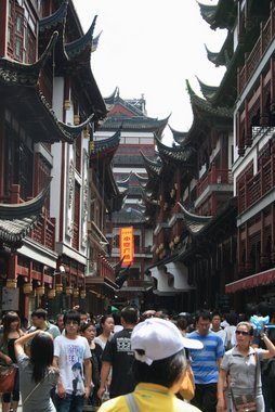 China 2010---I-5-07-02-Classical buildings near the garden of Yu Yuan.jpg