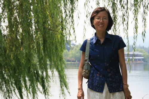 China 2010---I-8-03-01-A beauty beside a beautiful lake --- West Lake.jpg