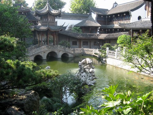 China 2010---I-8-05-02-The scenes in the residence are prettier than paintings.jpg