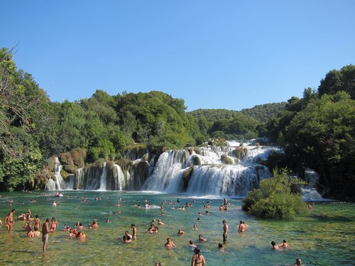Croatia 2011 --- D07_02-04-01_The waterfalls of Skradinski Buk - lots of people in water (Krka National Park, Croatia).JPG