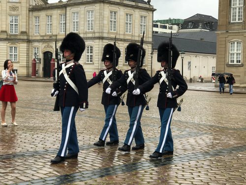Denmark 2017_04_Amalienborg - Marching guards.jpg