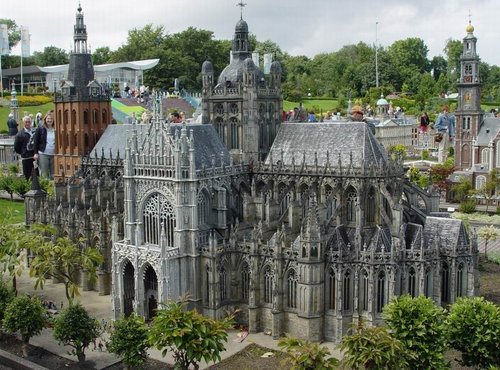 Holland 2005 - A church model in 'little Holland' Madurodam (St. John's Basilica in 's-Hertogenbosch).jpg