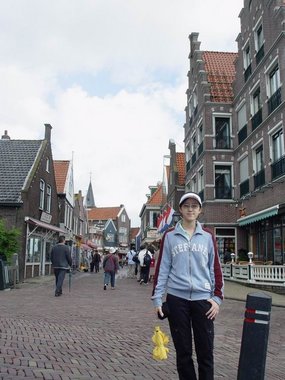 Holland 2005 - A serene village street in Volendam.jpg