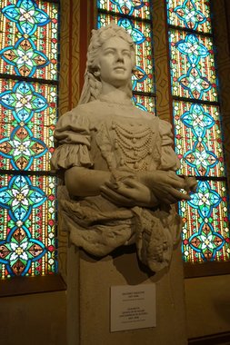 Hungary 2016---D09-05-02-A statue of Pricess Sissi (Elisabeth of Austria), wife of Austro-Hungarian Emperor Joseph I.jpg