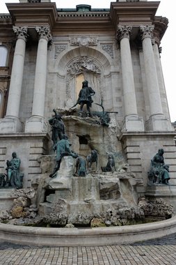 Hungary 2016---D09-09-01-A statue wall in the back yard of the palace.jpg