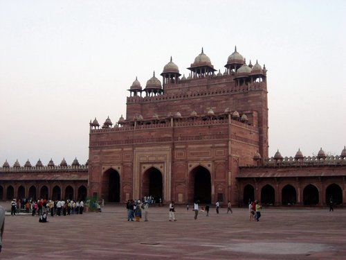 India 2007 - Day 4 --- 03-03 Fatehpur Sikri (Back of main entrance).jpg