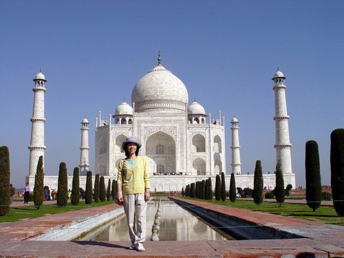 India 2007 - Day 5 --- 01-02 Taj Mahal (main building).jpg