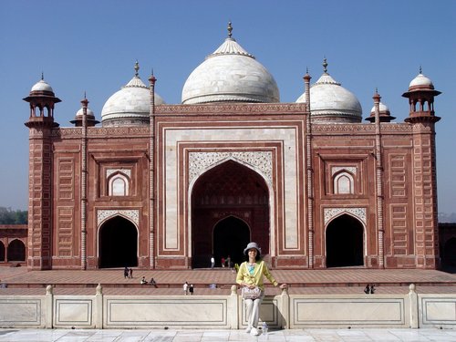India 2007 - Day 5 --- 01-05 Taj Mahal (the mosque).jpg