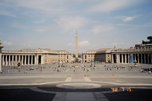 Italy 1998---St. Peter's Square in Vatican.jpg