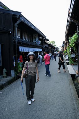 Japan 2009---05-11-01 Strolling in Sanmachi old street in Takayama - a shot.jpg