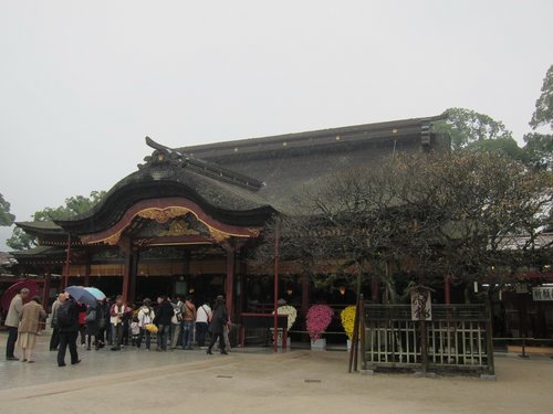 Japan 2014---05-01C-01_The main shrine of Dazaifu Temple.JPG