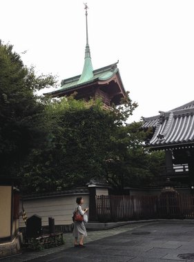 Japan 2015---09_03-5(Yasaka Jinja)-05_The tower of Gionkaku of Daiunin.JPG