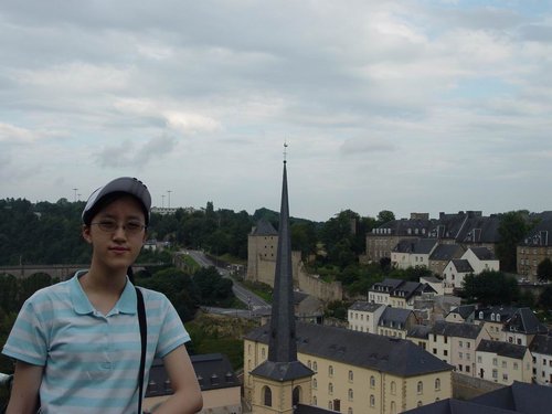 Luxemburg 2005 - A shot on the Corniche Route above Petrusse Valley in downtown Luxemburg.jpg