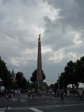 Luxemburg 2005 - The monument seen from across a street.jpg