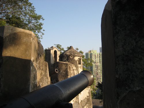 Macau 2009---03-11-01 (WH-08) Mount Fortress - old cannons.jpg