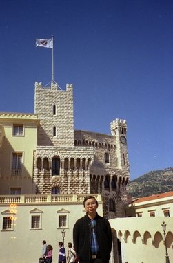 Monaco 2000---Monaco Palace - an old castle mixed with new constructions.jpg