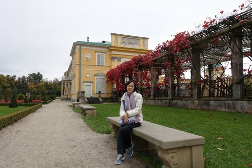 Poland 2016---D03-01-02-A rest in the side yard of the palace.jpg
