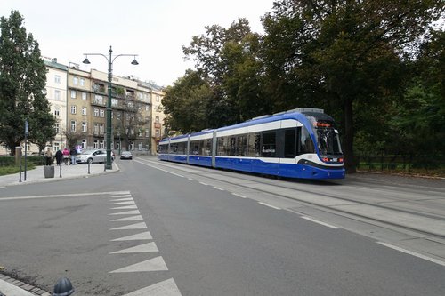 Poland 2016---D04-04-02-A street car seen on way to the restaurant.jpg