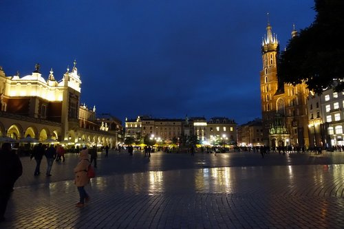 Poland 2016---D05-11-02-The St. Mary's Church beside the Main Market Square seen at night.jpg