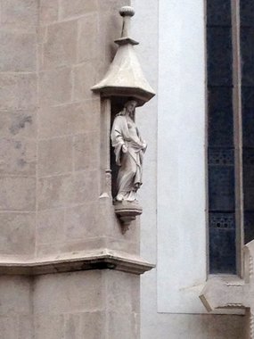 Slovakia 2016---D08-10-01-A statue of St. Elizabeth of Hungary affixed on the wall of St. Martins Church.jpg