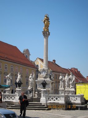 Slovenia 2011 --- D02_01-07-02_Plague Memorial at Glavni Trg (Main Square)(Moribor, Slovenia).jpg