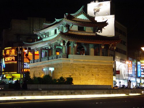 Taiwan-Hsinchu 2004---Tung Men Castle remain in Hsinchu City.jpg