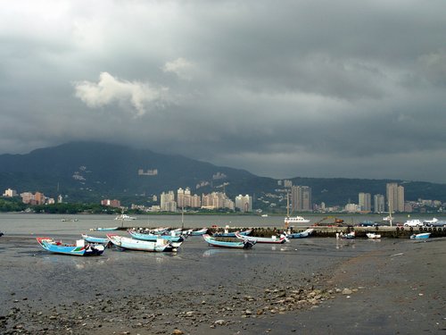 Taiwan-Pali 2005---Riverside at Pali port.jpg
