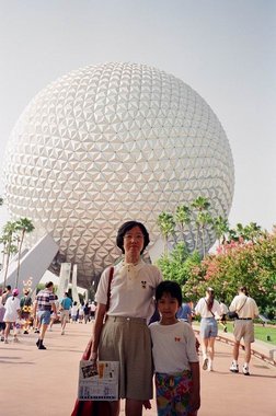 USA 1995---Epcot Center in Disney World in Florid.jpg