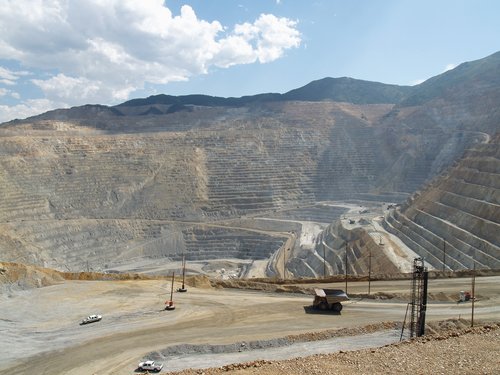 USA 2008---06-03-1 Bingham Canyon Copper Mine - largest in the world.jpg