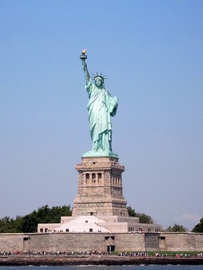USA 2013 --- D07-04-03_Statue of Liberty seen during river cruise.jpg