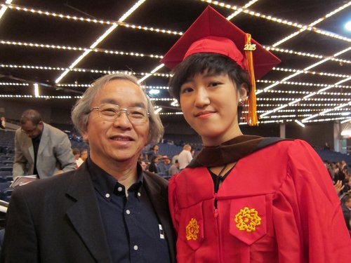 USA 2015 --- D05-01-01_NY - Alice obtained an MFA degree (a shot with papa).JPG