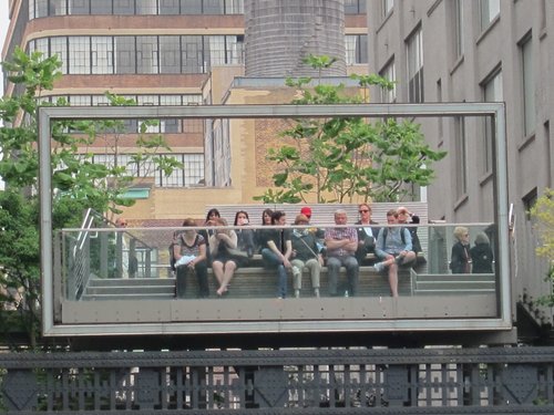 USA 2015 --- D06-04-01_NY - A Frame artwork on High Line Park.JPG