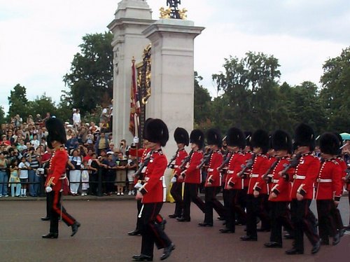 United Kingdom 2000---Royal guard parade in front of Buckingham Palace in London.jpg